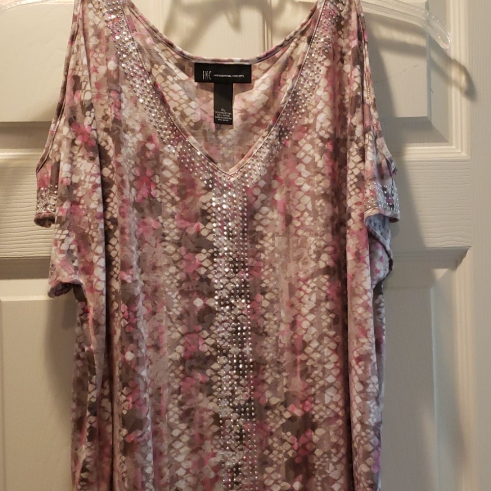 Cold shoulder top